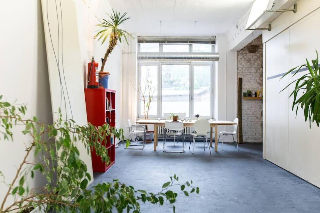200Qm Loft For Friends And Family - On The Spree! Apartman Berlin Kültér fotó