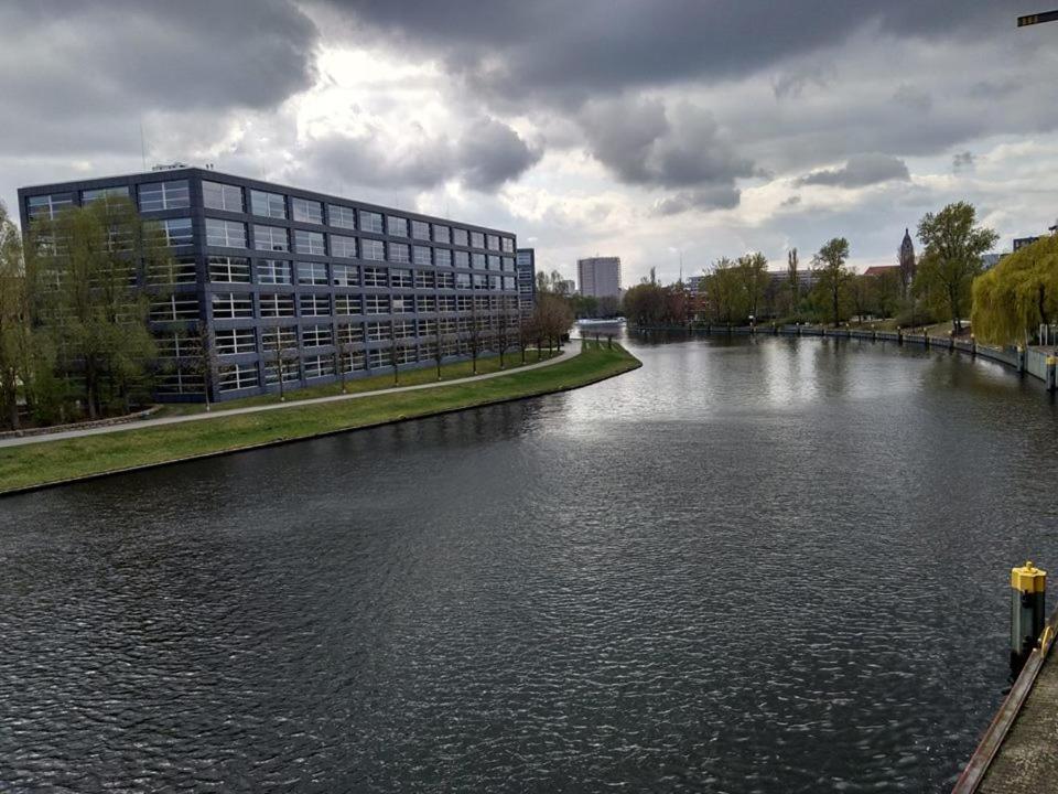 200Qm Loft For Friends And Family - On The Spree! Apartman Berlin Kültér fotó